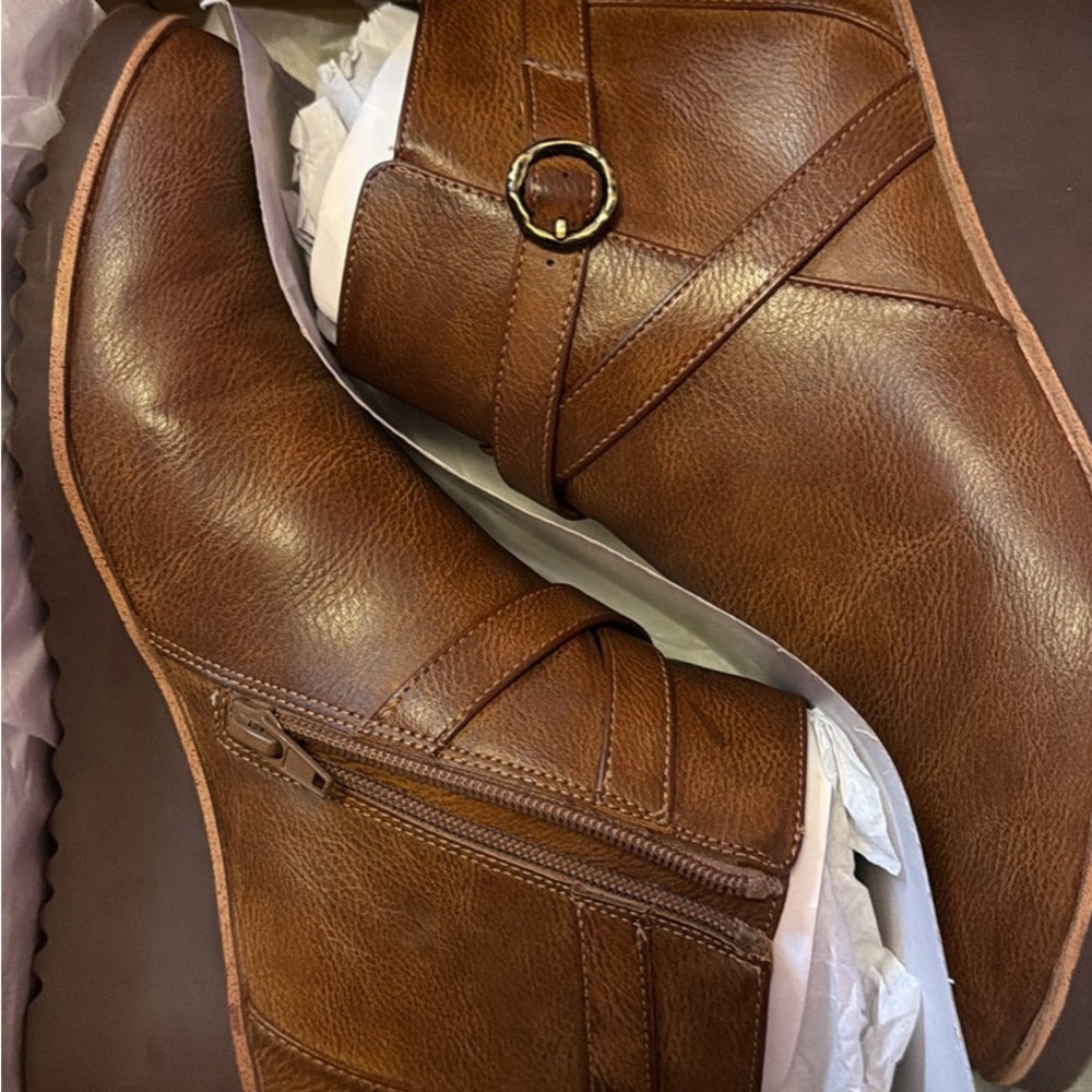 Life Stride Brown Tan Leather Wedge Ankle Booties with Ring Accent - Picture 2 of 4